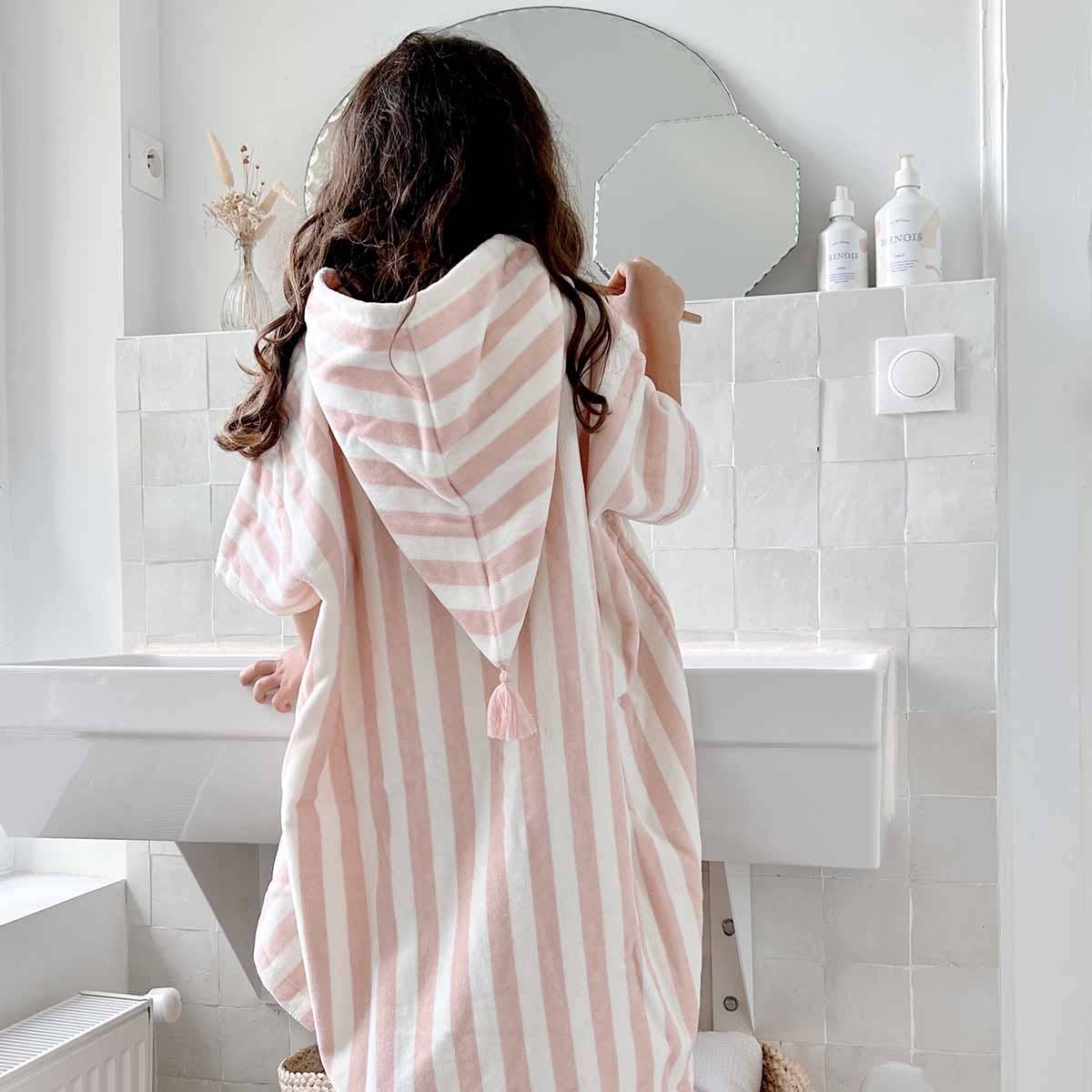 LICHTROZE PONCHO MET SUZON STREEP VOOR KINDEREN: LICHTROZE / S 1/3 JAAR