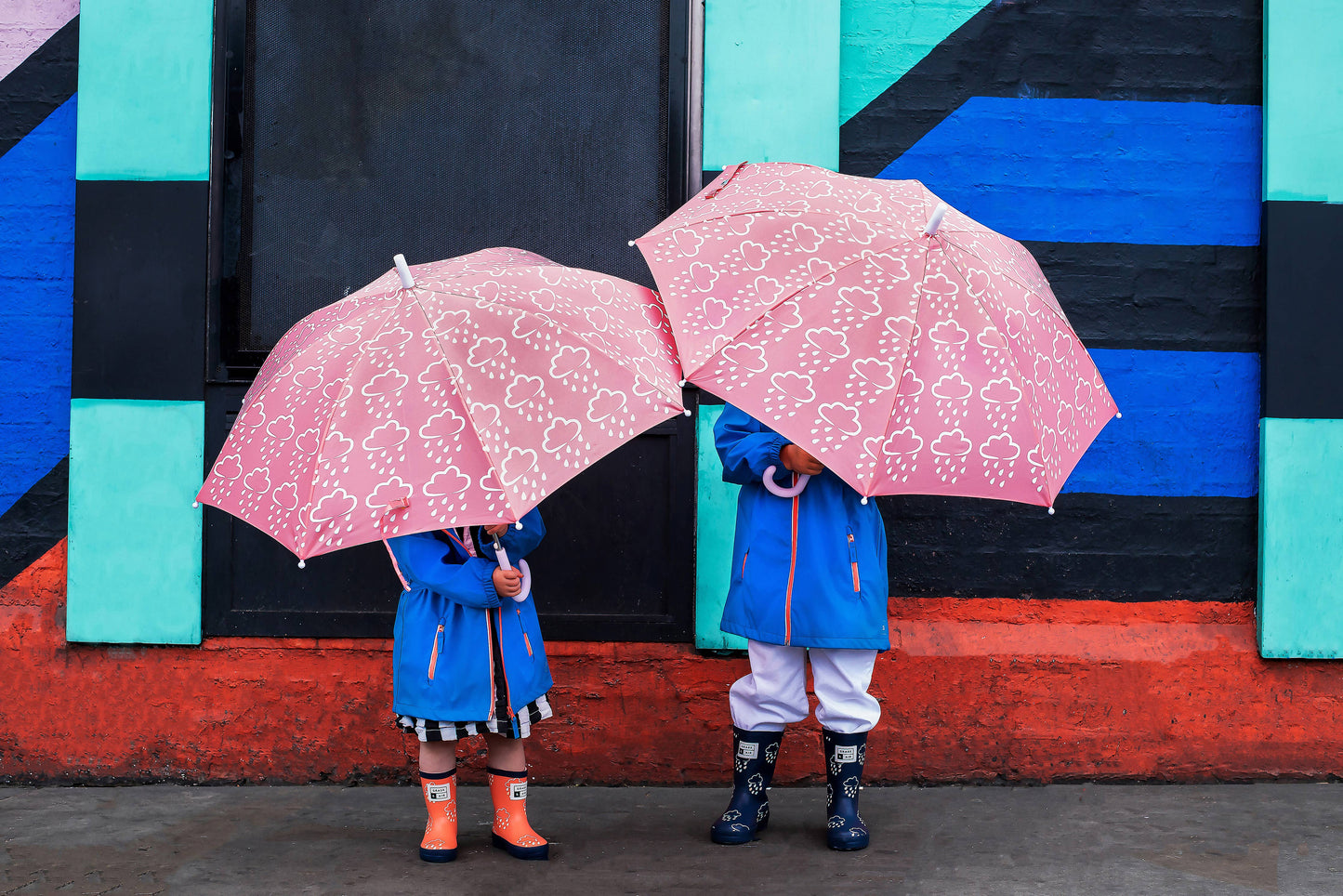 Little Kids kleuronthullende paraplu in babyroze